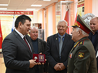 Смоленские ветераны встретились с генерал-полковником Антоном Терентьевым.