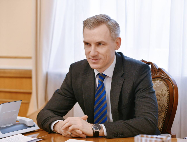 Василий Анохин поздравил смолян с Праздником Весны и Труда.
